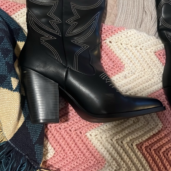 Steve Madden Lincoln boots - Picture 3 of 5